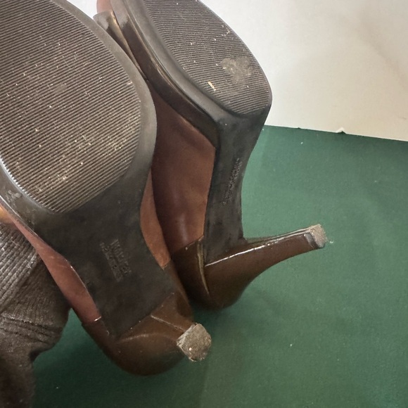 A cute addition to your shoe collection! Kenneth Cole Leather Heels Size 6.5 - Picture 14 of 16